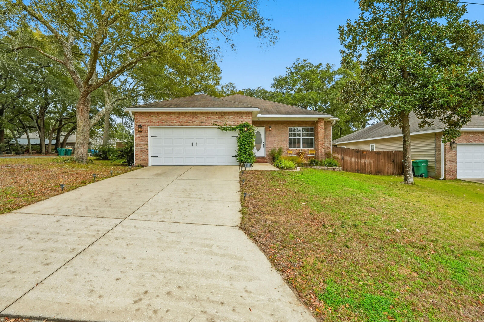 Property Photo:  512 Hickory Avenue  FL 32578 