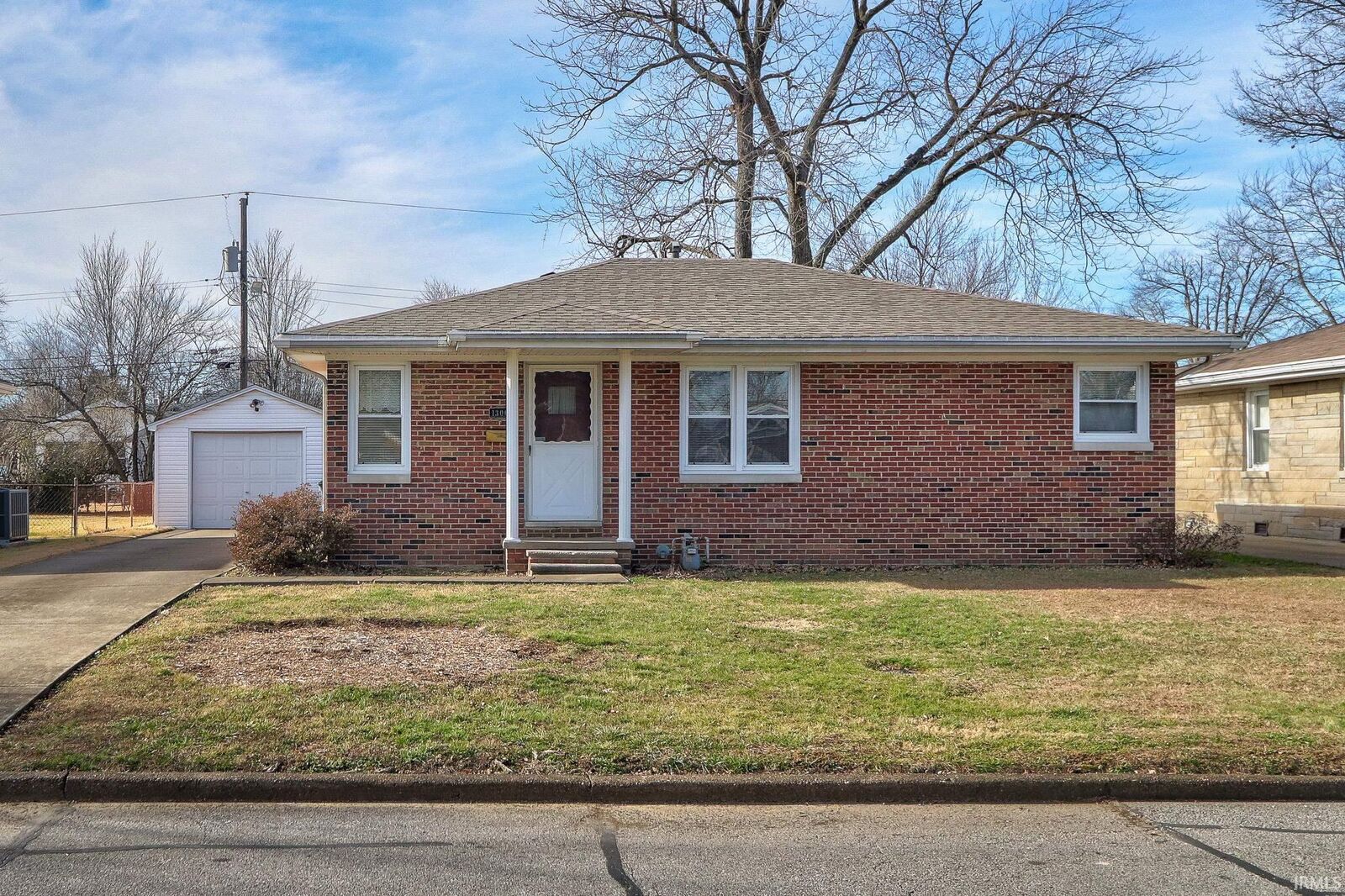 Property Photo:  1300 N Villa Drive  IN 47711-4952 