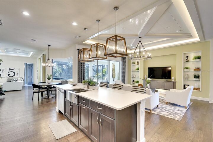 Property Photo: 15915 42nd Glen E FL 34219