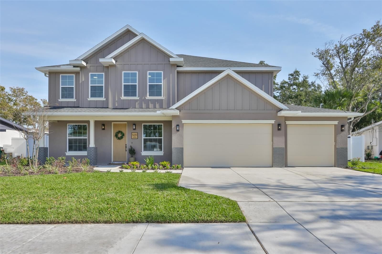 Property Photo: 5610 S Sheridan Road FL 33611