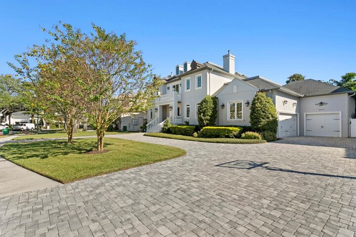 Property Photo: 2604 S Bryant Circle FL 33629