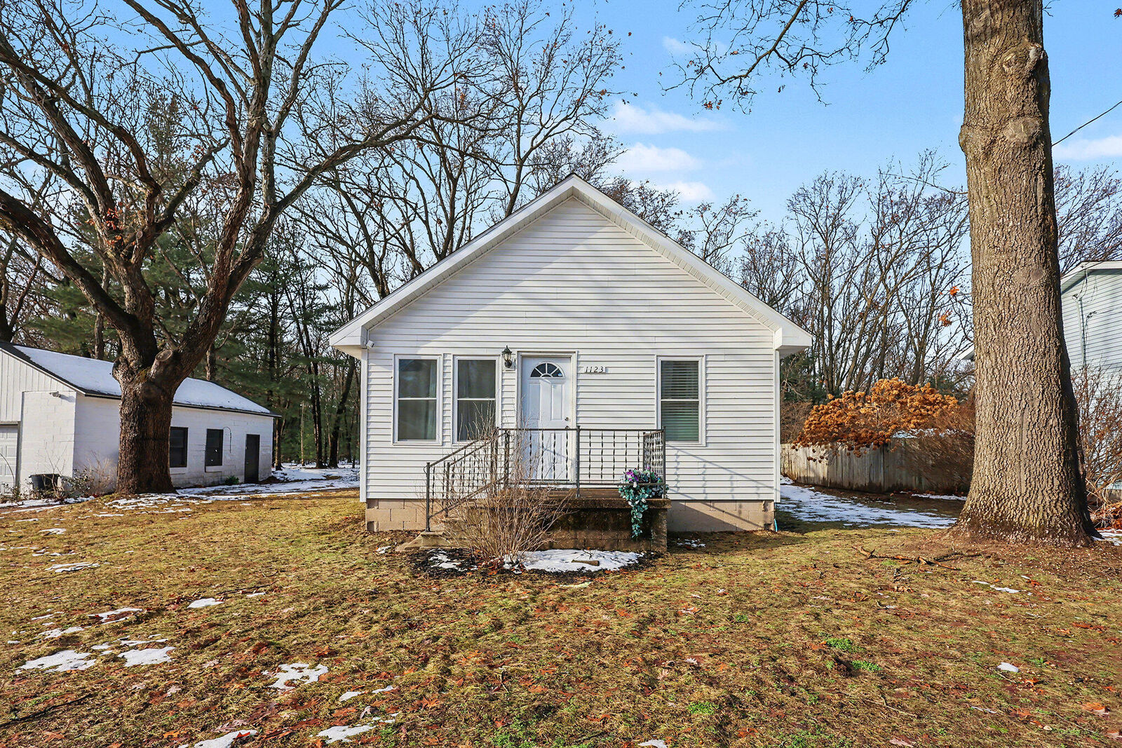 Property Photo:  1123 S Bolen Road  MI 49442 