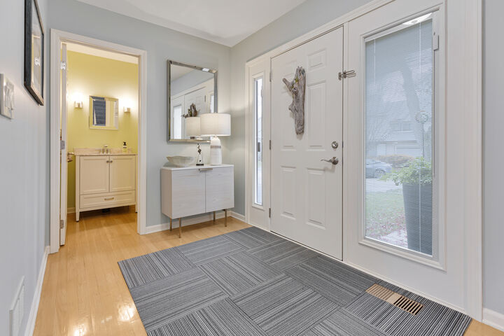 Property Photo:  1526 Kirkwood Drive  IL 60134 