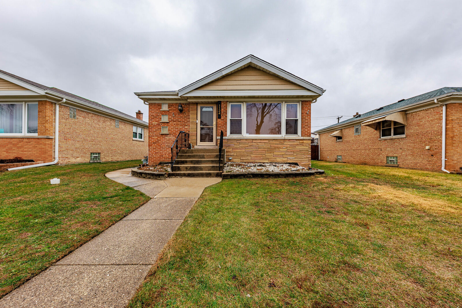 Property Photo: 1124 Linden Avenue IL 60104