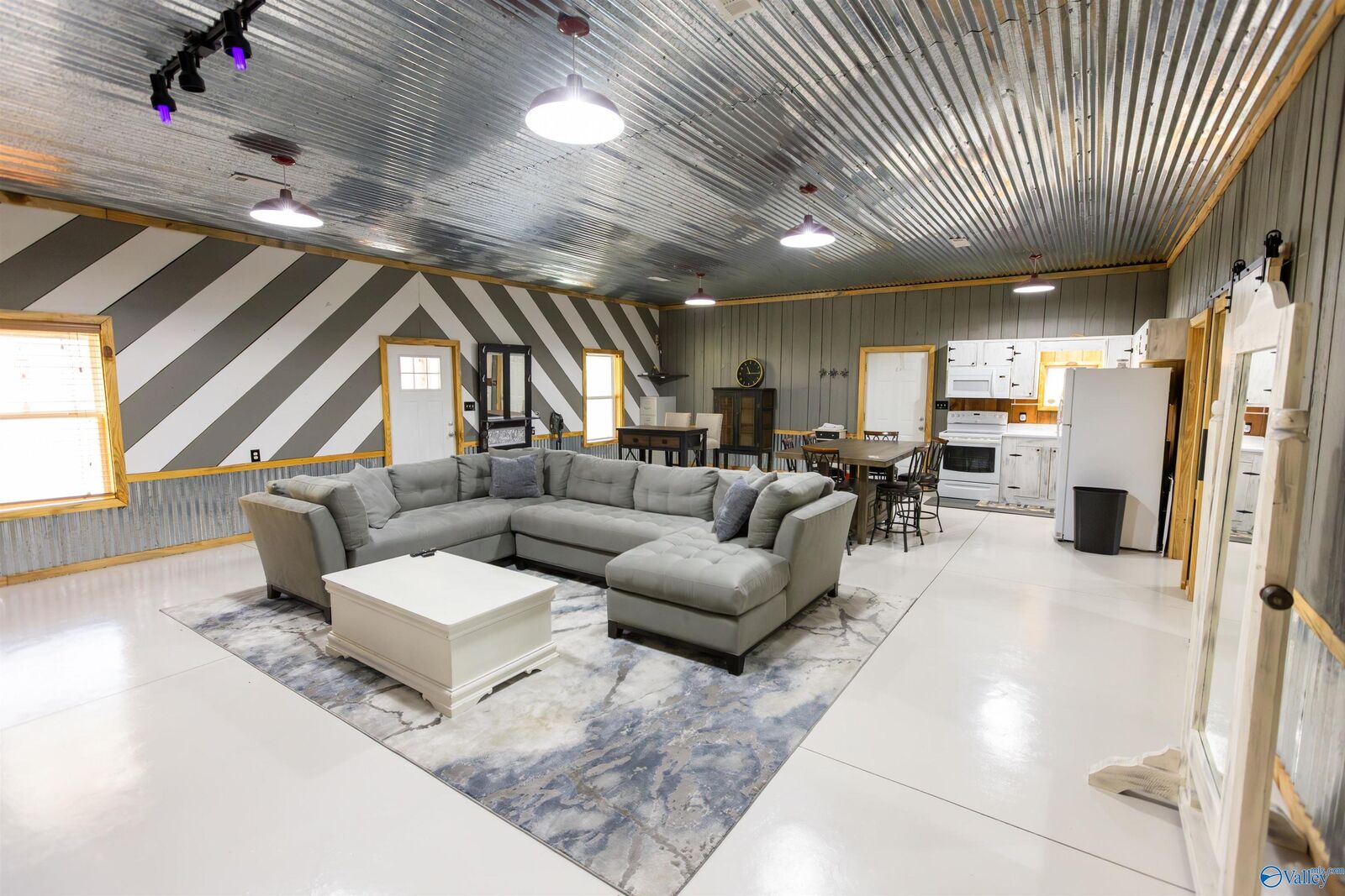 Property Photo:  4148 S South Sauty Road  AL 35755 