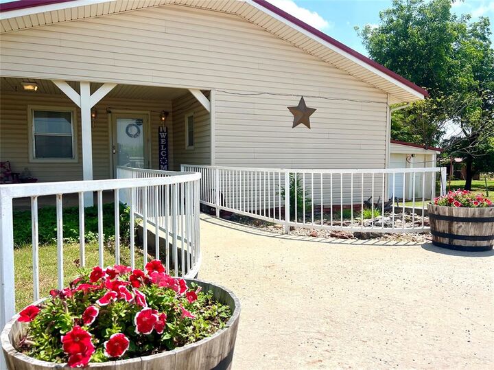 Property Photo: 416 E Quail Road OK 73018