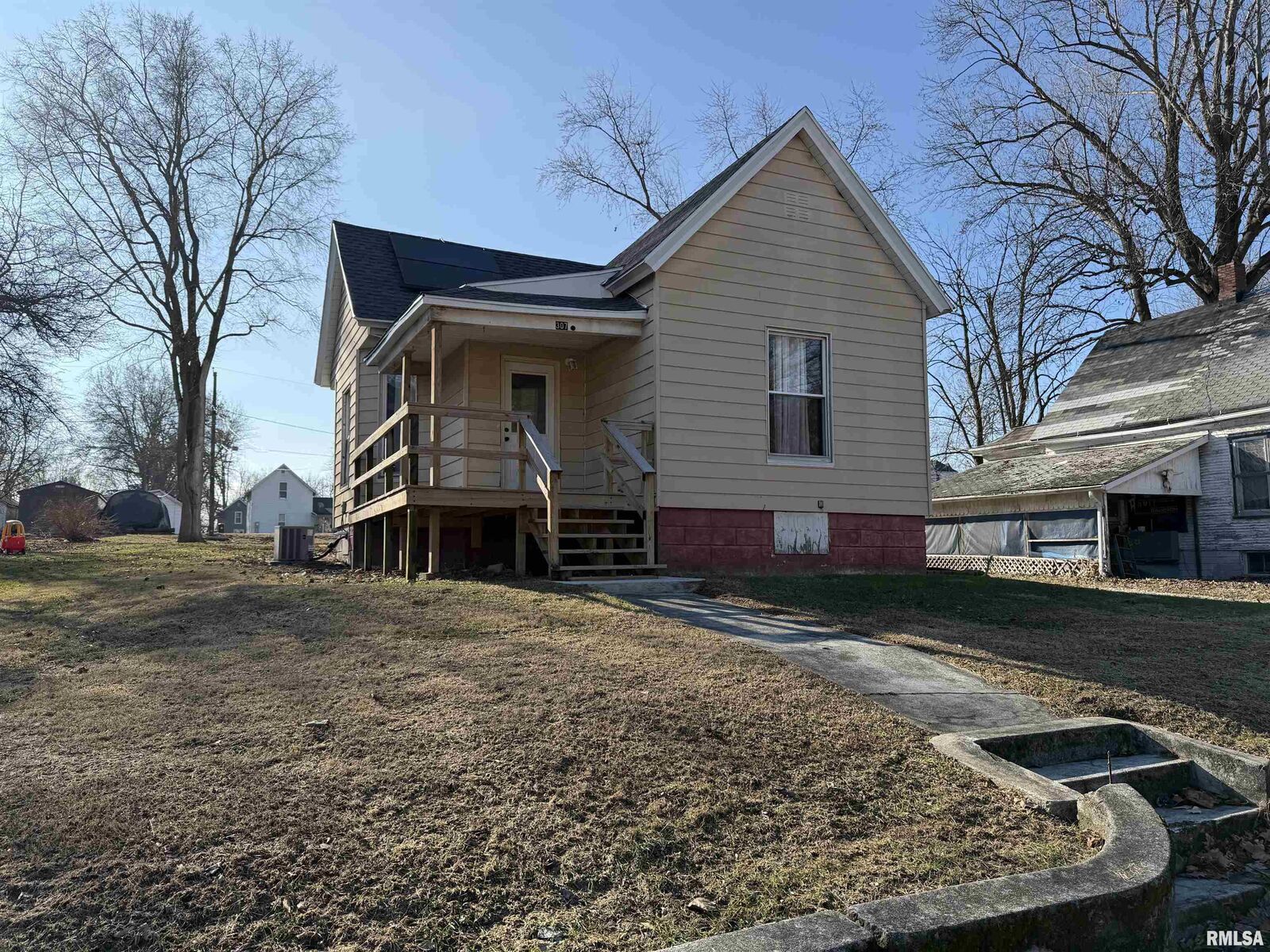 Property Photo:  307 Clinton Street  IL 61415 
