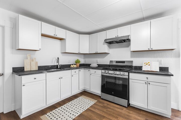 Property Photo:  272 W 6th St  MA 01850 