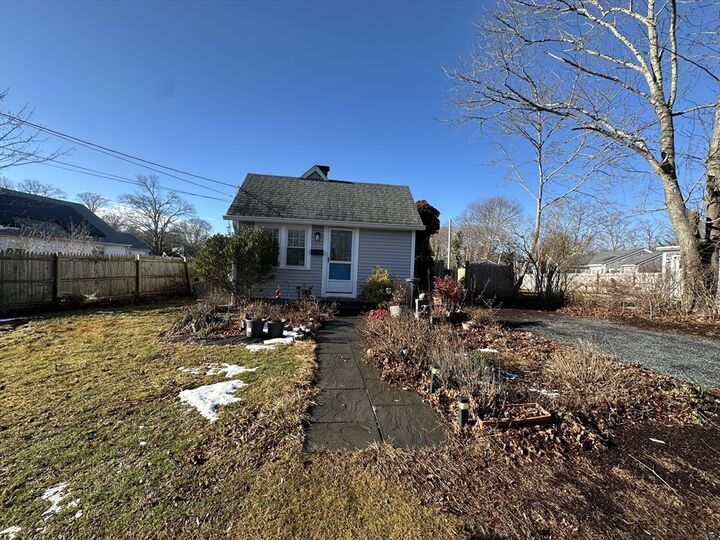 Property Photo:  117 Oak Neck Rd  MA 02601 