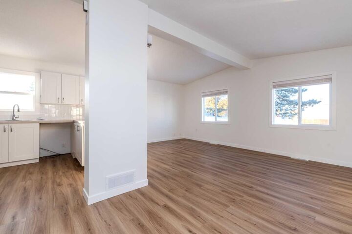 Property Photo:  5308 57 Street 94  AB T9V 2A3 