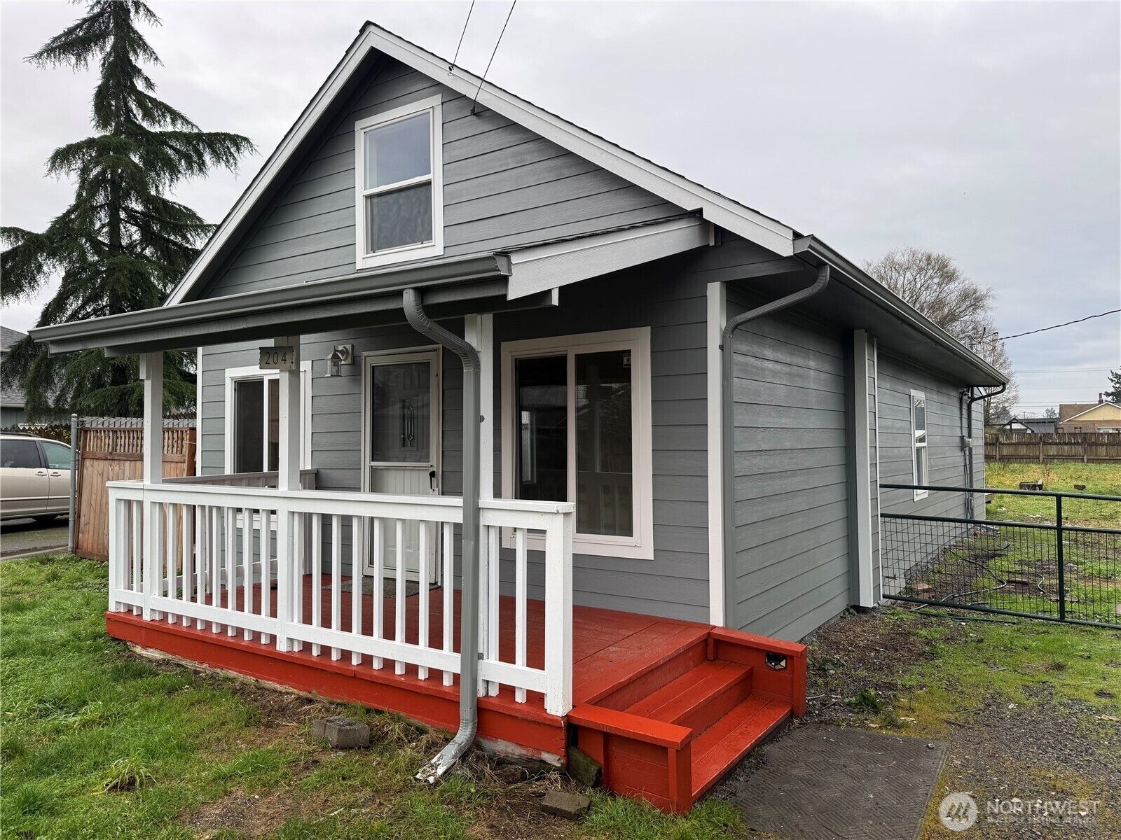 Property Photo:  204  2nd Ave Avenue N  WA 98001 
