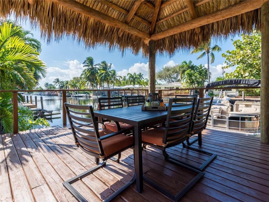 Property Photo:  2319 NE 16th Avenue  FL 33305 