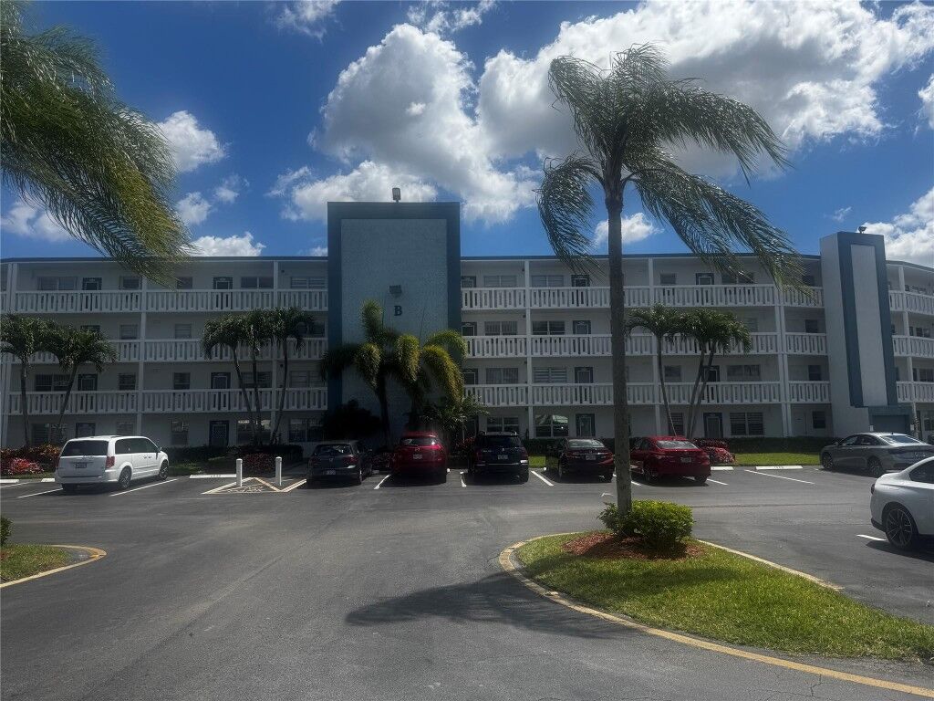 Property Photo:  3026 Exeter B 3026B  FL 33434 