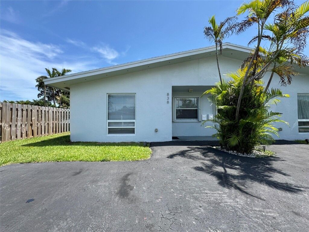 Property Photo:  838 SW 14th Street  FL 33315 