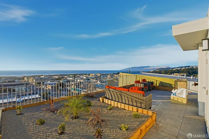 Property Photo: 3945 Judah Street 404 CA 94122