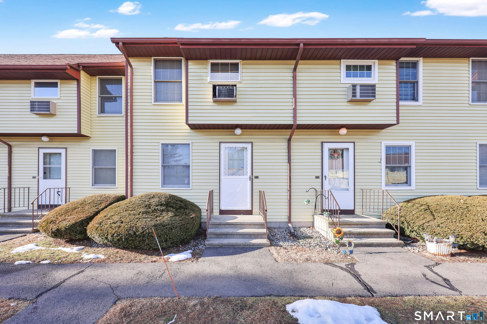 Property Photo:  268 Hartford Turnpike Apt E5  CT 06084 