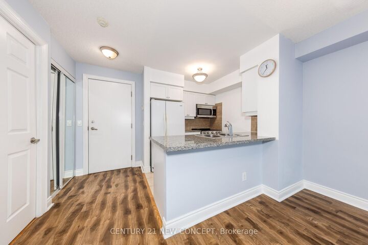 Property Photo:  15 Greenview Avenue 1907  ON M2M 4M7 