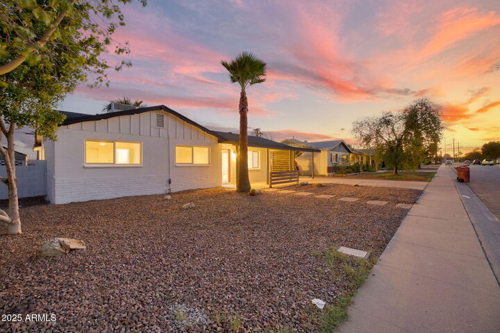 Property Photo:  6725 E Moreland Street  AZ 85257 
