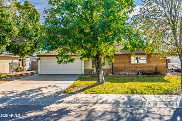 Property Photo:  2115 E Greenway Drive  AZ 85282 