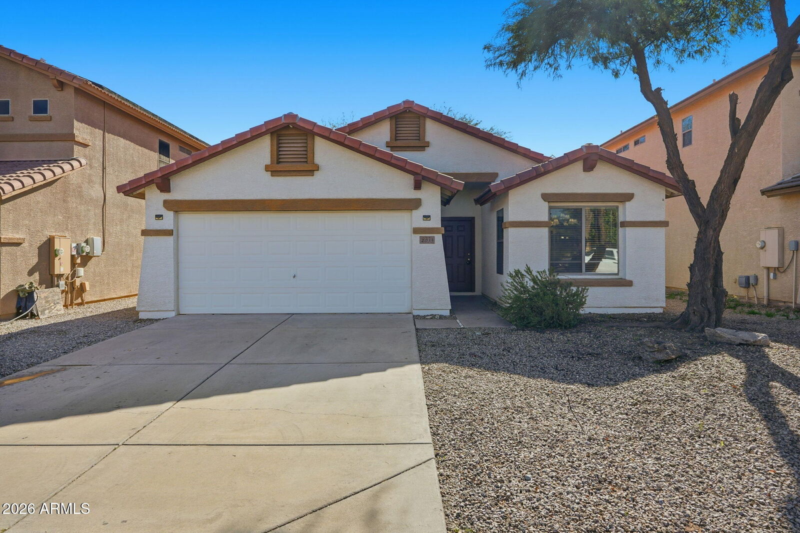Property Photo:  2033 W Vineyard Plains Drive  AZ 85144 