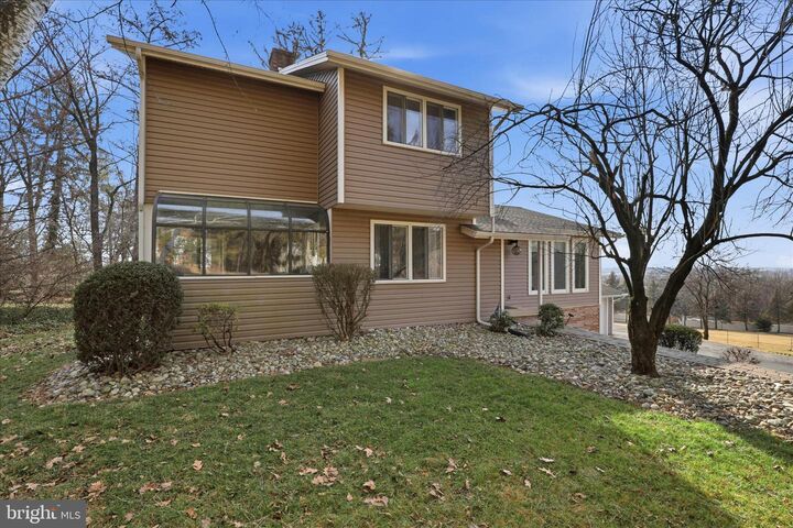 Property Photo:  1016 Woodridge Boulevard  PA 17601 