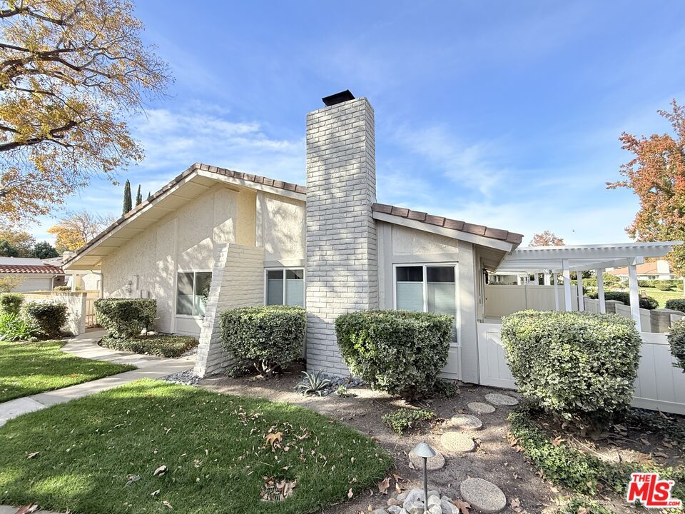 Property Photo: 2213 Crespi Ln CA 91361