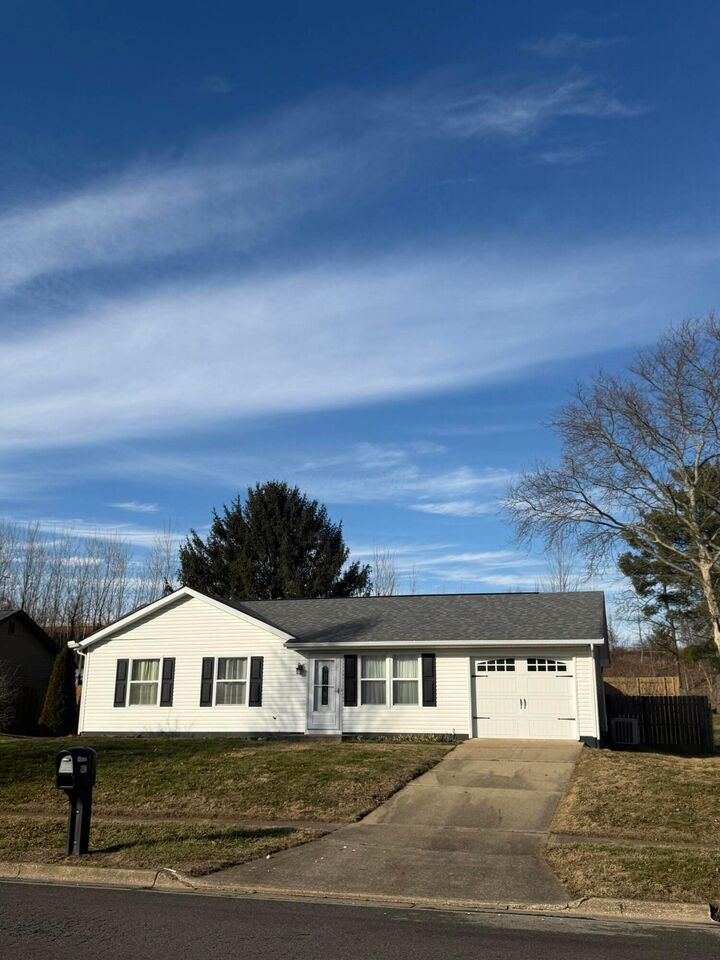 Property Photo:  947 Elizabeth Drive  OH 43130 