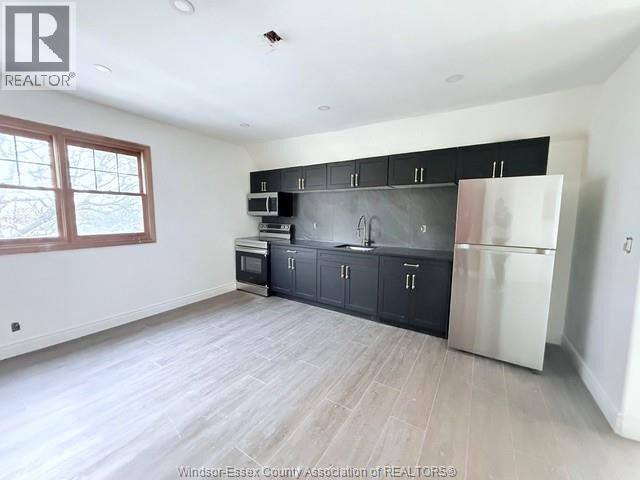 Property Photo:  691 Ouellette Avenue 5  ON N9A 4J4 