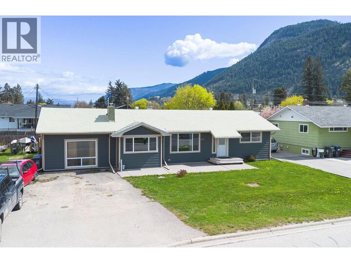 327 Pine Street — photo 1