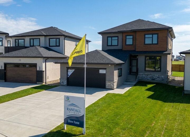 Property Photo:  38 Clover Terrace  MB R2V 5L2 