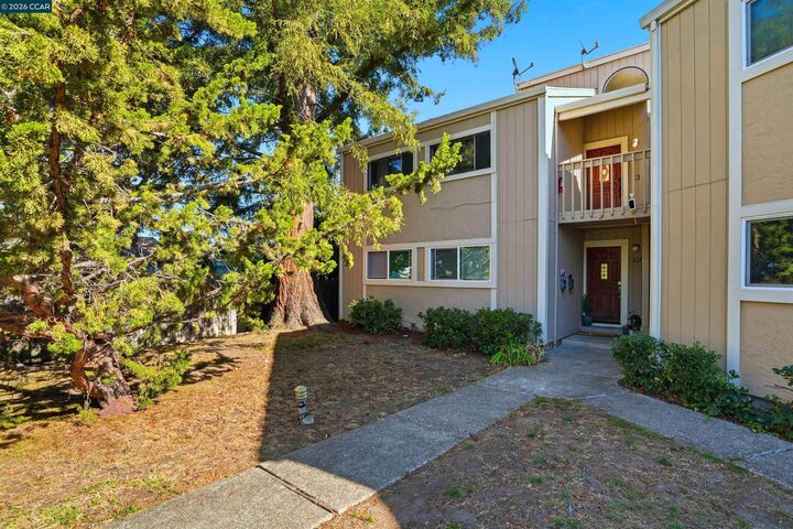 Property Photo:  824 Cedar St B  CA 94063 