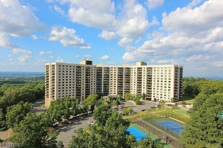 Property Photo:  2 Claridge Dr 4mw  NJ 07044 