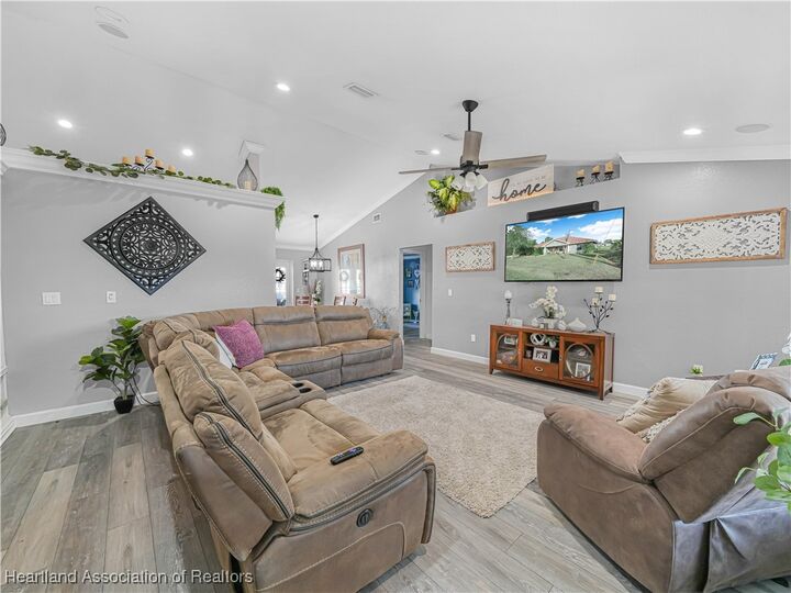 Property Photo:  4606 Shamrock Street  FL 33872 