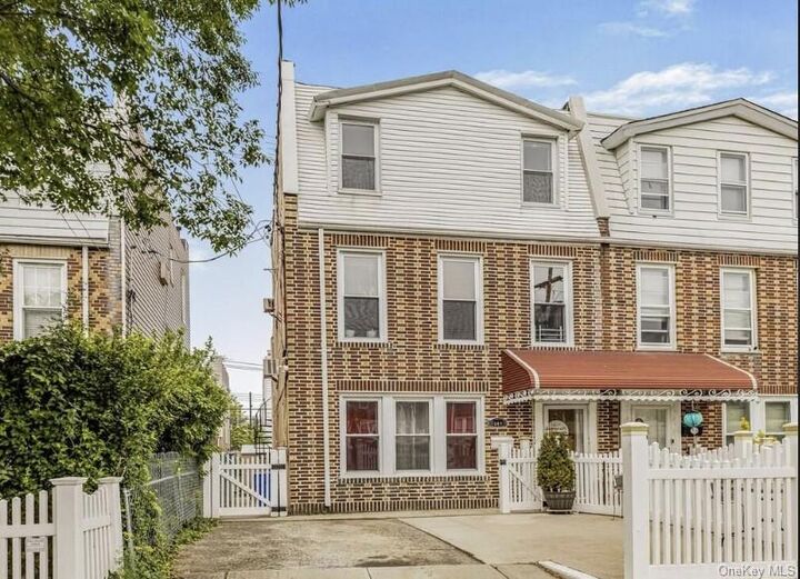 Property Photo:  249 Calhoun Avenue  NY 10465 