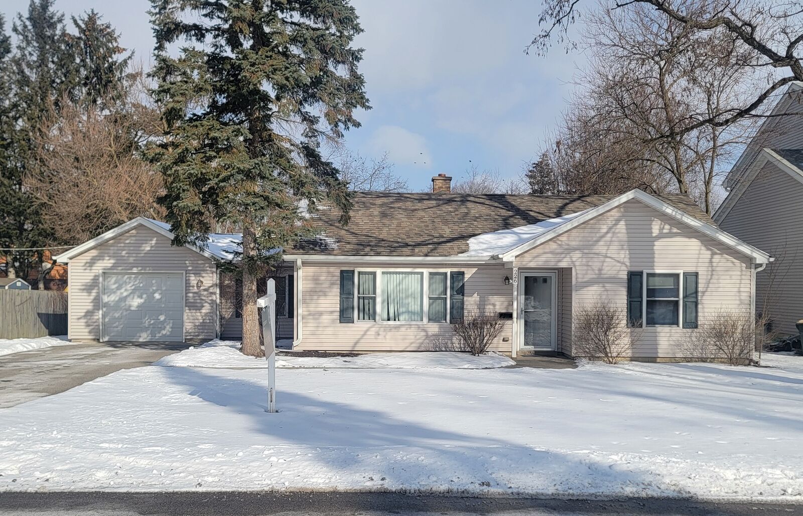 Property Photo:  226 Charlotte Place  IL 60060 