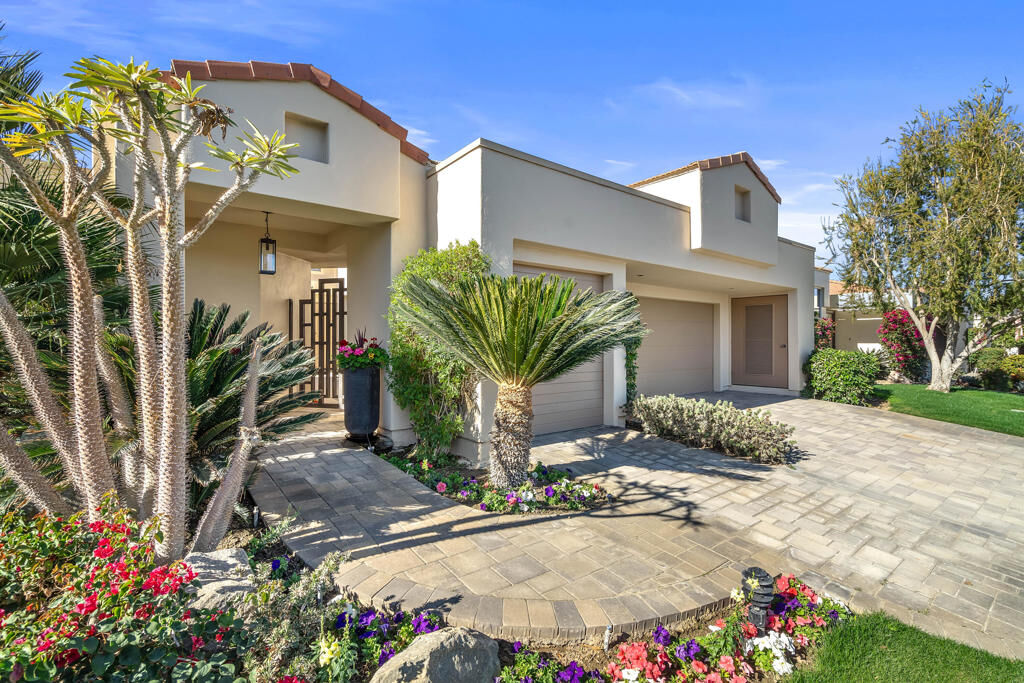 Property Photo: 75762 Vista Del Rey CA 92210