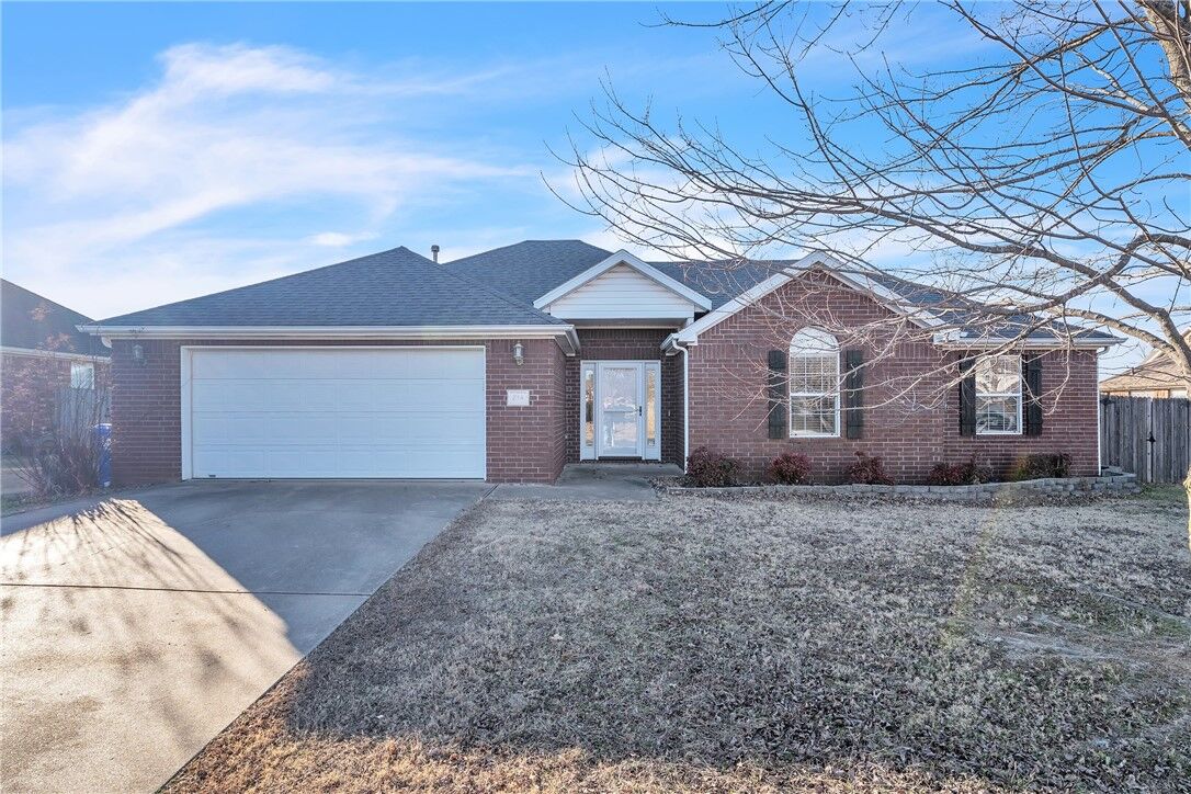 Property Photo:  814 Irelan Street  AR 72745 