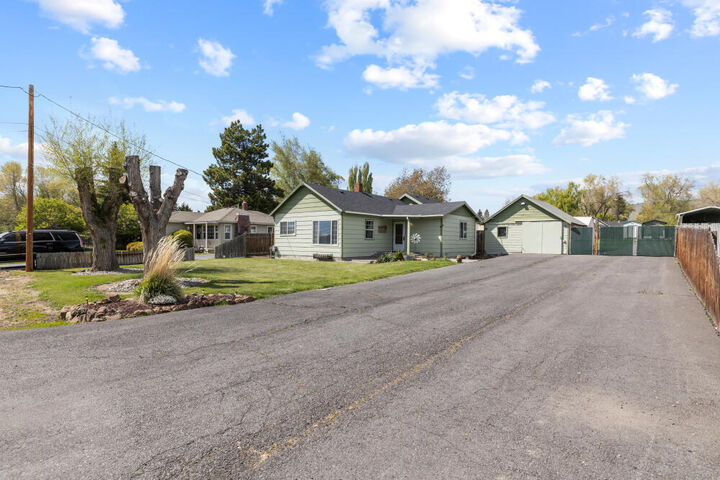 Property Photo:  5511 Miller Avenue  OR 97603 
