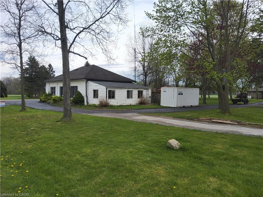 Property Photo: 740 Hillcrest Road ON N3Y 4K1