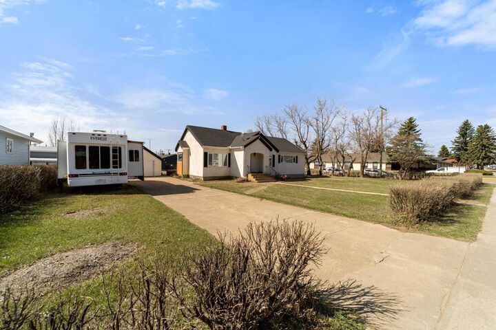 Property Photo:  5615 49 Avenue  AB T0B 2L0 