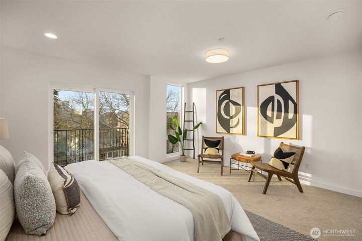 Property Photo: 914 A 15th Avenue WA 98122