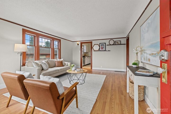 Property Photo:  1211 N 3rd Street  WA 98057 