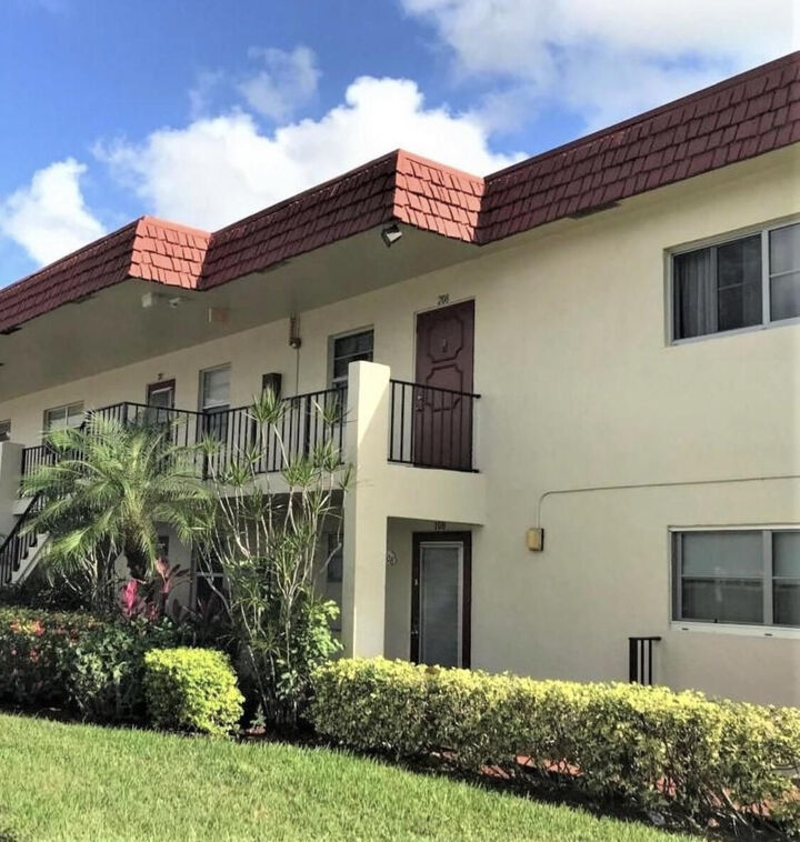 Property Photo:  19 Abbey Lane 206  FL 33446 