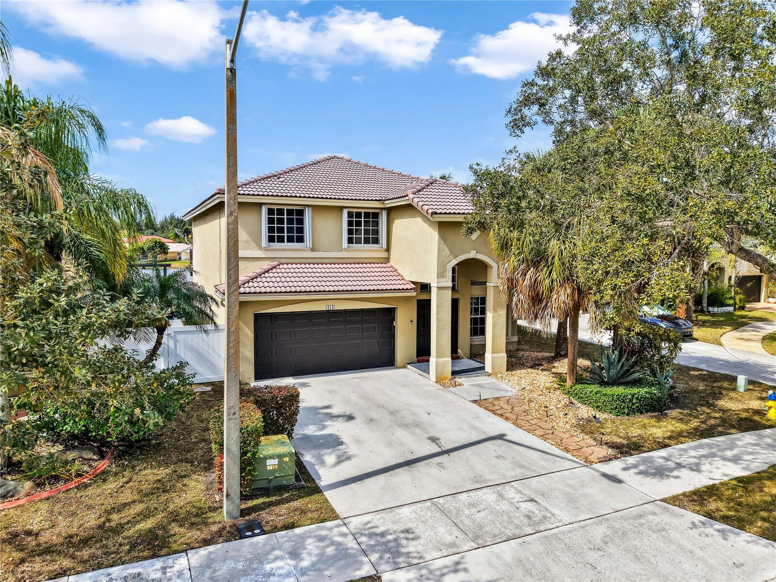 Property Photo:  414 SW 205th Avenue  FL 33029 