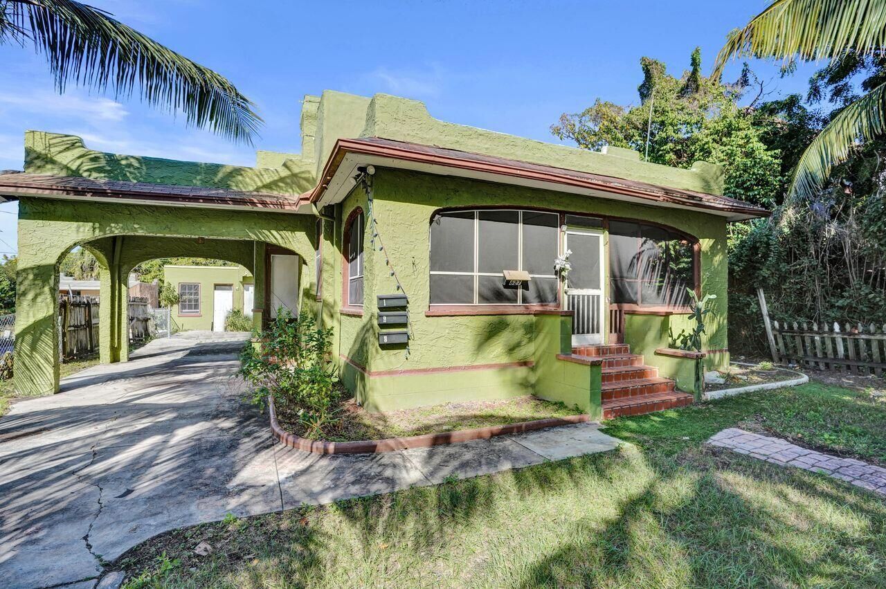 Property Photo:  627 30th Street  FL 33407 