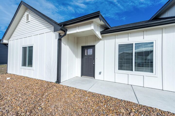 Property Photo:  496 E Harper St  KS 67147-8948 