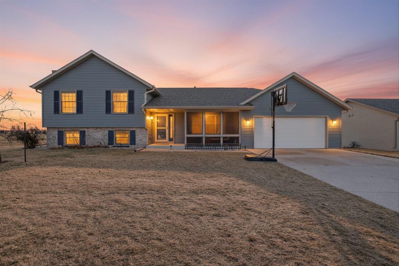 Property Photo: 2603 Omaha Drive WI 53546