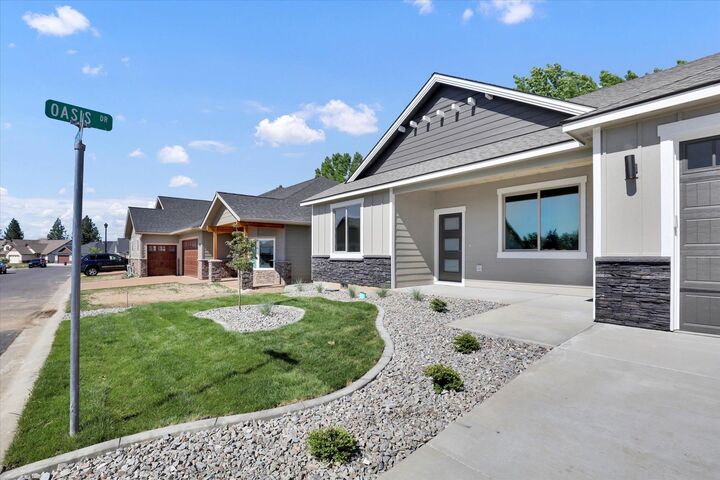 Property Photo:  1109 - Unit 15 N Country Club Dr 15  WA 99006 