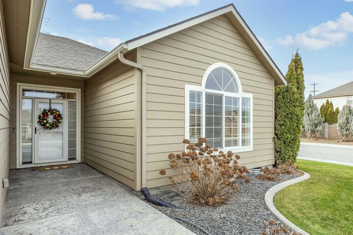 Property Photo:  8713 W 9th Ave  WA 99336 