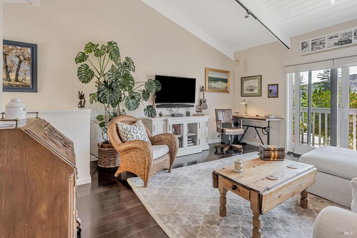 Property Photo:  838 Sir Francis Drake Boulevard 3  CA 94904 